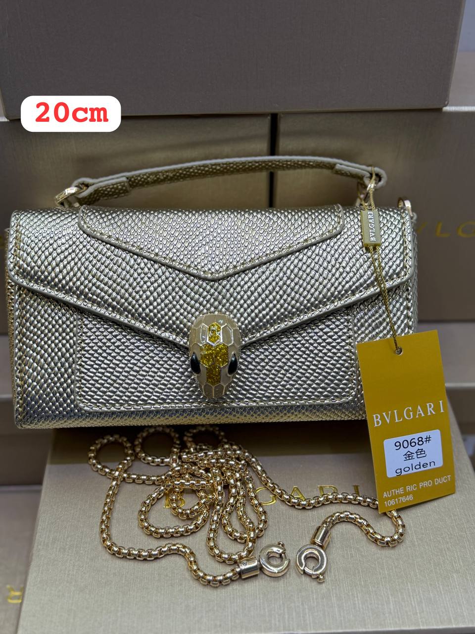 BVLGARI 
20CM 
WITH BOX 
120 dhs💛

Zain168
♥️♥️♥️