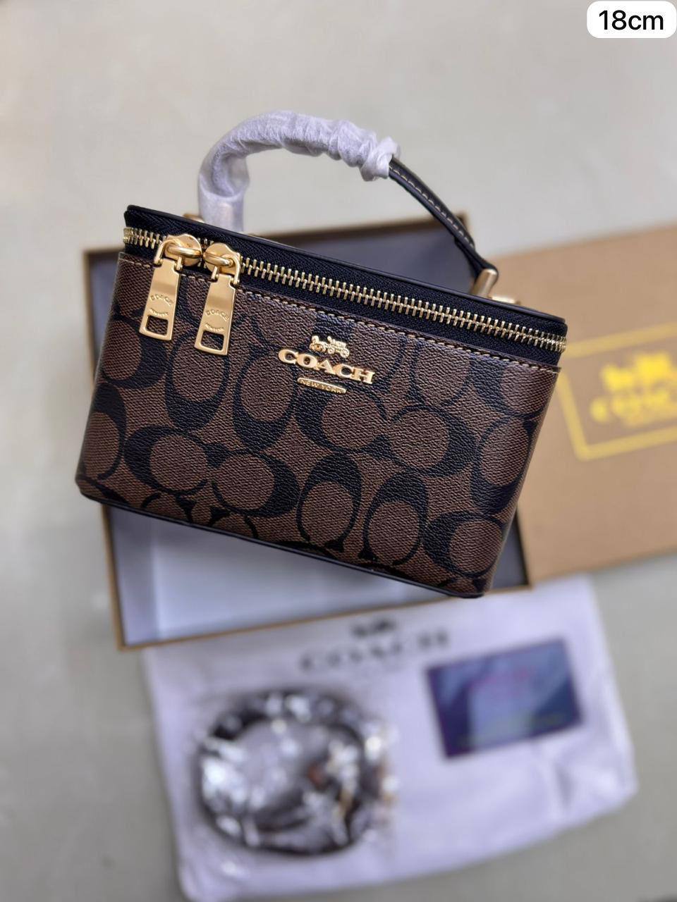 🌷 Coach Rowan
1️⃣ First quality +🎁
Size : 18 * 12.5 cm
80 dhs✅
with box 🎁

Zain115
♥️♥️♥️