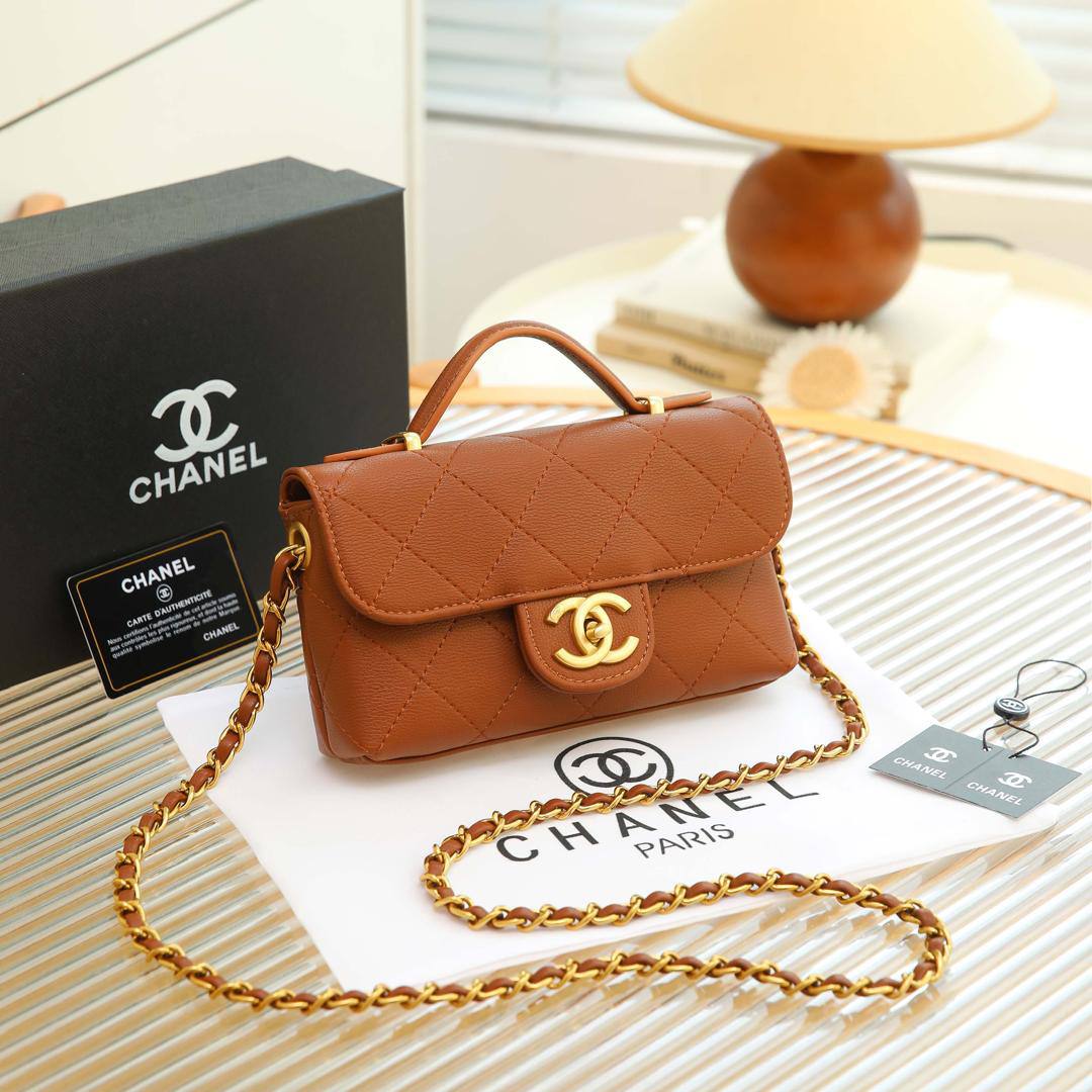 Chanel
95 dhs🪙🌨️ 
high quality 
With box 
🎁🎁🎁

high quality

Zain26
♥️♥️♥️