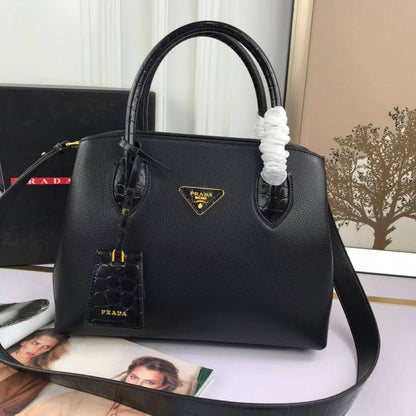 Prada
110 dhs✅

Zain143
♥️♥️♥️
