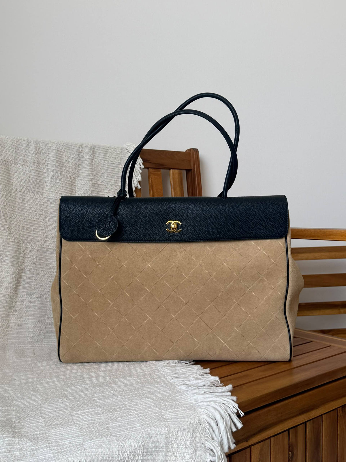 Chanel Suede Tote

For Price 👇 WhatsApp✅
0568585901 
0507557372
0552275751 Owner Zain 👌

Available In 3 Size
43CM
36CM
31CM

Zain317
♥️♥️♥️