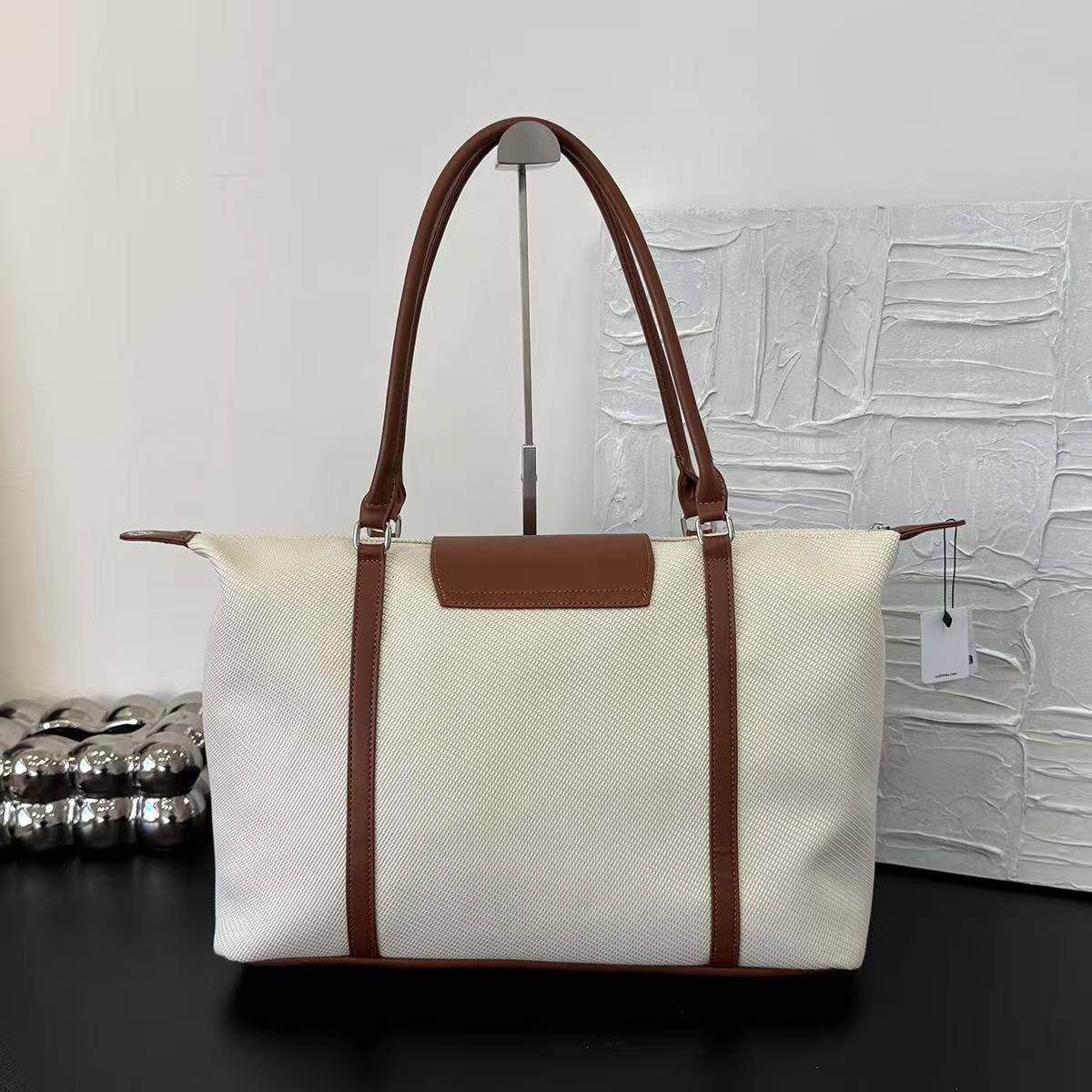ALO ʏᴏɢᴀ sᴘᴏʀᴛs ᴡᴇᴀʀ
sʜᴏᴜʟᴅᴇʀ ᴄʀᴏssʙᴏᴅʏ ʙᴀɢ
Travel Bag Design
ᴅᴇɴɪᴍ & ʟᴇᴀᴛʜᴇʀ ᴍᴀᴛᴇʀɪᴀʟ
sɪᴢᴇ : 46 cm

75 dhs✅

Zain31
♥️♥️♥️