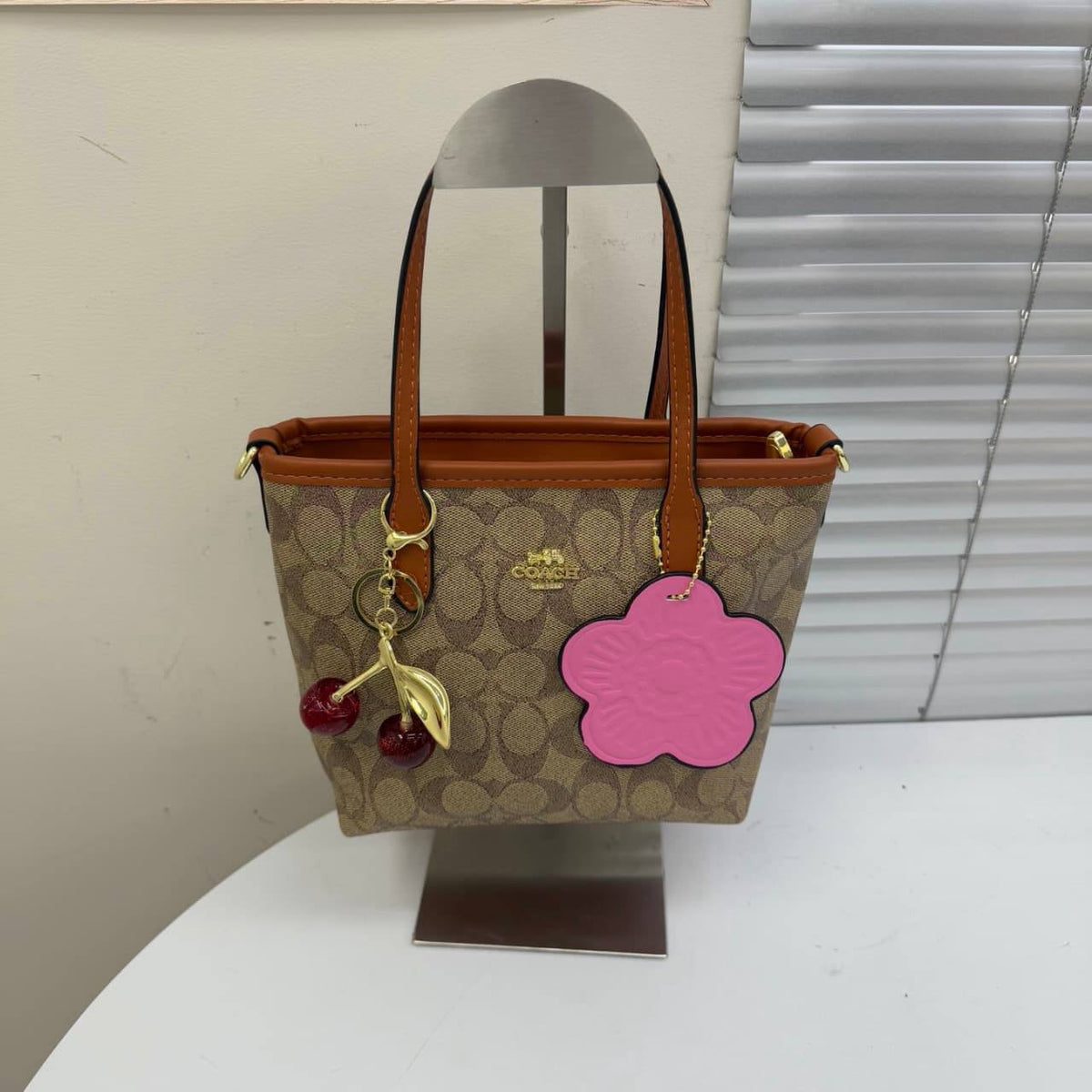 Coach 

With cherry 

With flower charm
With long sling 

70 dhs🇦🇪🇦🇪

Zain232
♥️♥️♥️