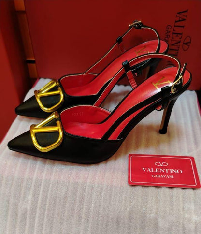 Valentino 
High heel,
High Quality 
Size 36 To 41
105 dhs✅

Zain16
♥️♥️♥️