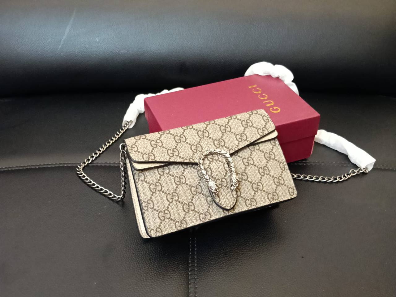 Gucci
90 dhs🇦🇪🇦🇪
with box
size 19cm

Zain26
♥️♥️♥️