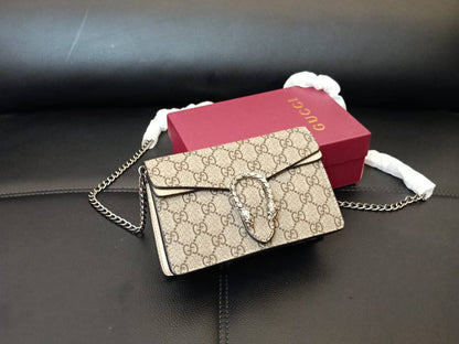 Gucci
90 dhs🇦🇪🇦🇪
with box
size 19cm

Zain26
♥️♥️♥️