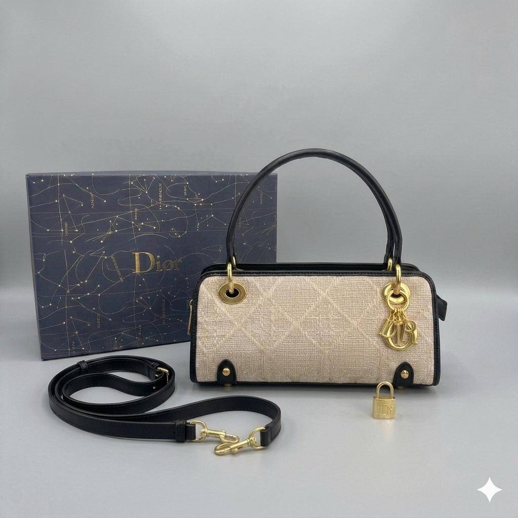 CHRISTIAN DIOR
East west D- vibe Bowling
Gold hardware
With long belt strap
With BOX
size : 28 cm

110 dhs🇦🇪🇦🇪

Zain239
♥️♥️♥️