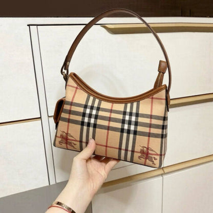 BURBERRY
 GOOD QUALITY 
WITH BOX 
🎁🎁🎁

85 dhs✅

Zain39
♥️♥️♥️