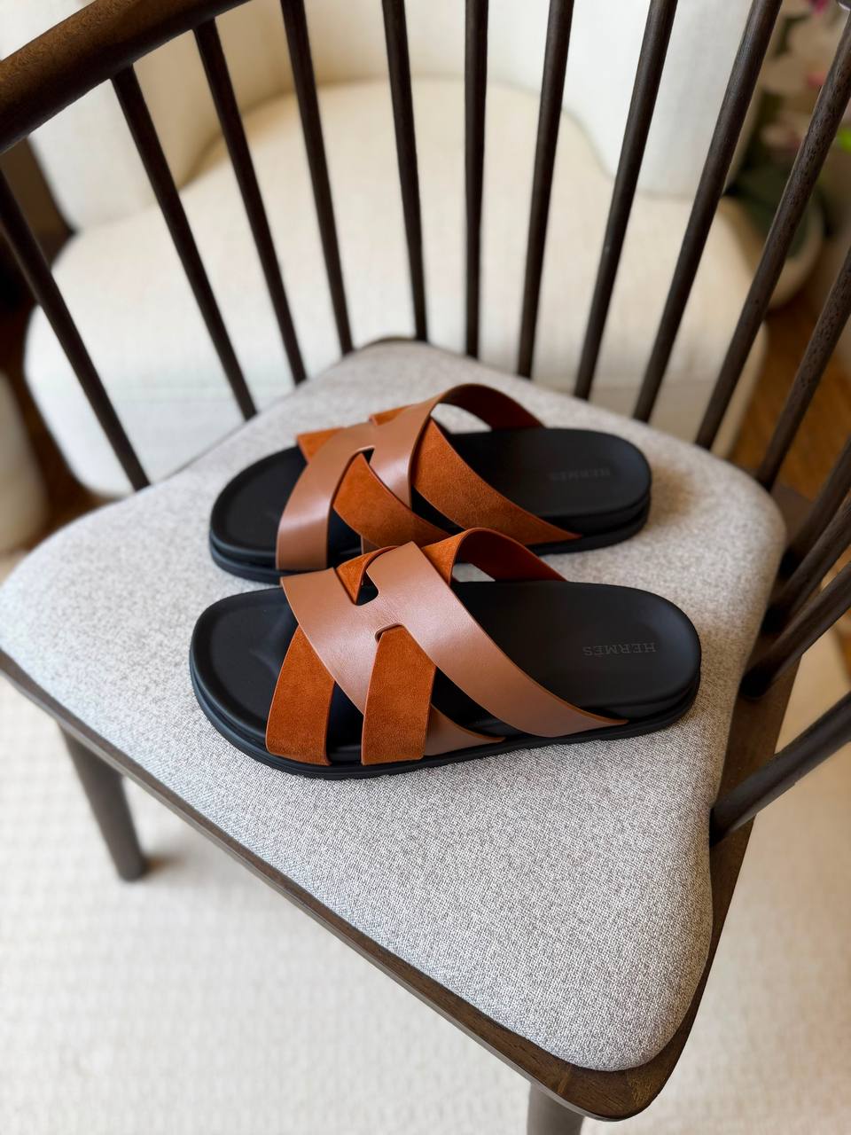 HERMES SLIPPERS
*AAA QUALITY*
*size: 40 to 47*
450 dhs✅

Zain185
♥️♥️♥️
