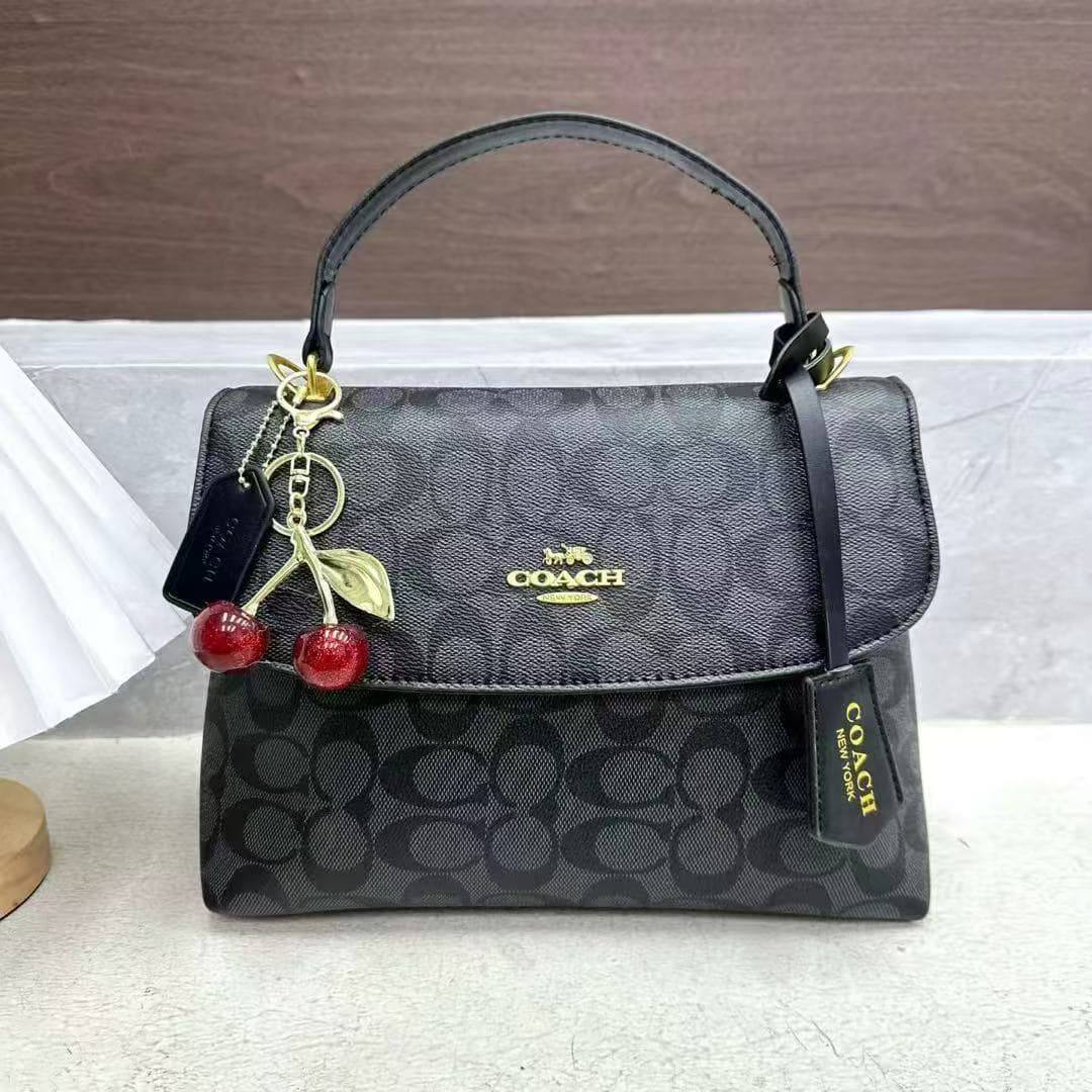 Coach
Wihh box 
75 dhs🇦🇪🇦🇪

Zain232
♥️♥️♥️