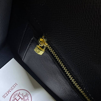 HERMES KELLY BIG SIZE NEW CAME GOOD QUALITY 
120 dhs🇦🇪🇦🇪
Size: 28cm

Zain295
♥️♥️♥️