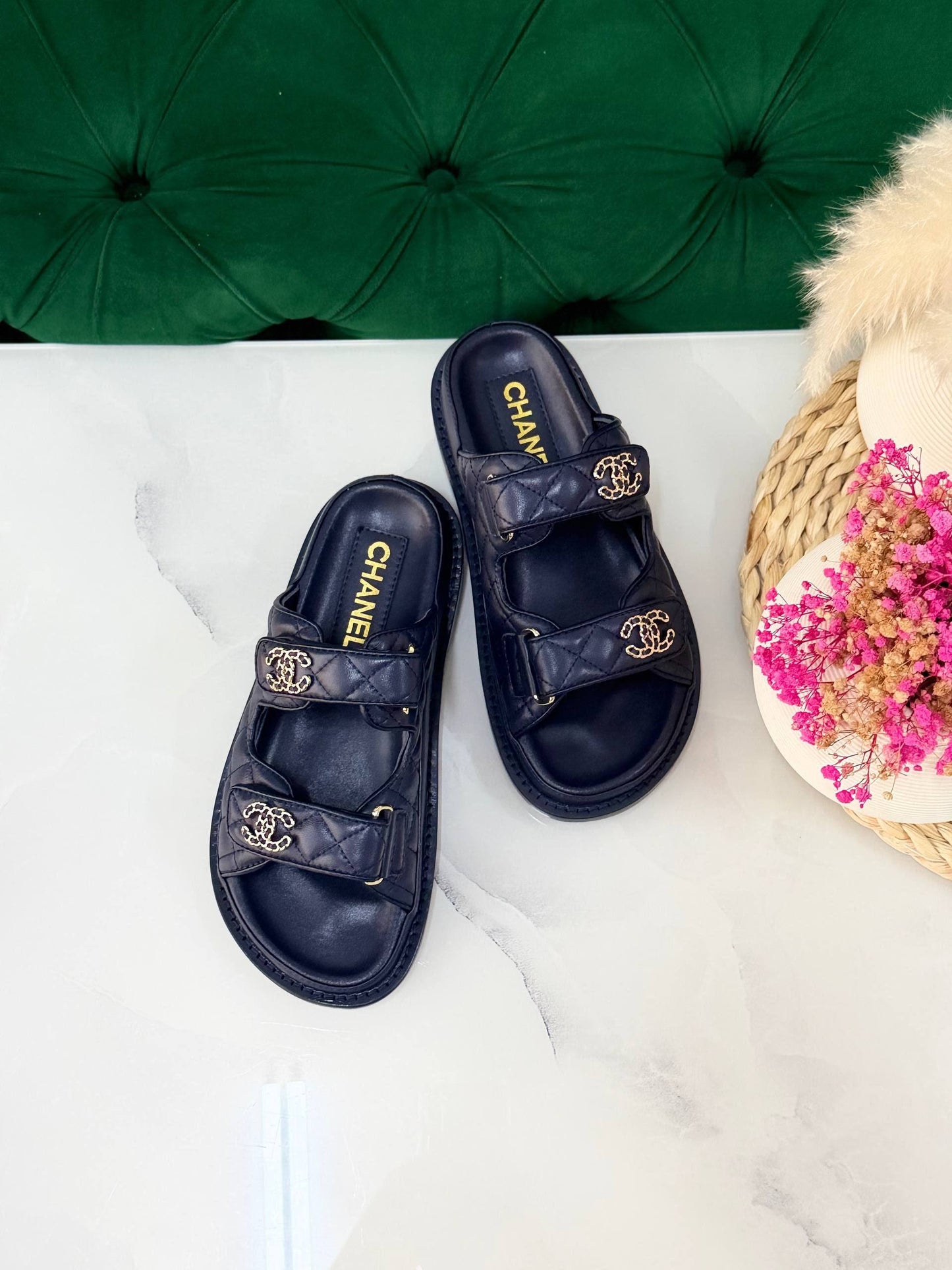 Chanel 
Vip quality 
Size:36 to 41 
450 dhs✅

Zain113
♥️♥️♥️