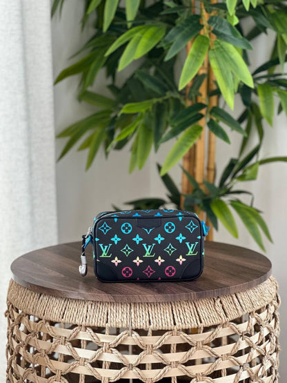 NEW COLLECTION 
LV
*❗️CROSSBODY ❗*
*SUPER MASTER QUALITY ❗*
750 dhs✅✅
*WITH  PAPERBAG❗*

Zain267
♥️♥️♥️