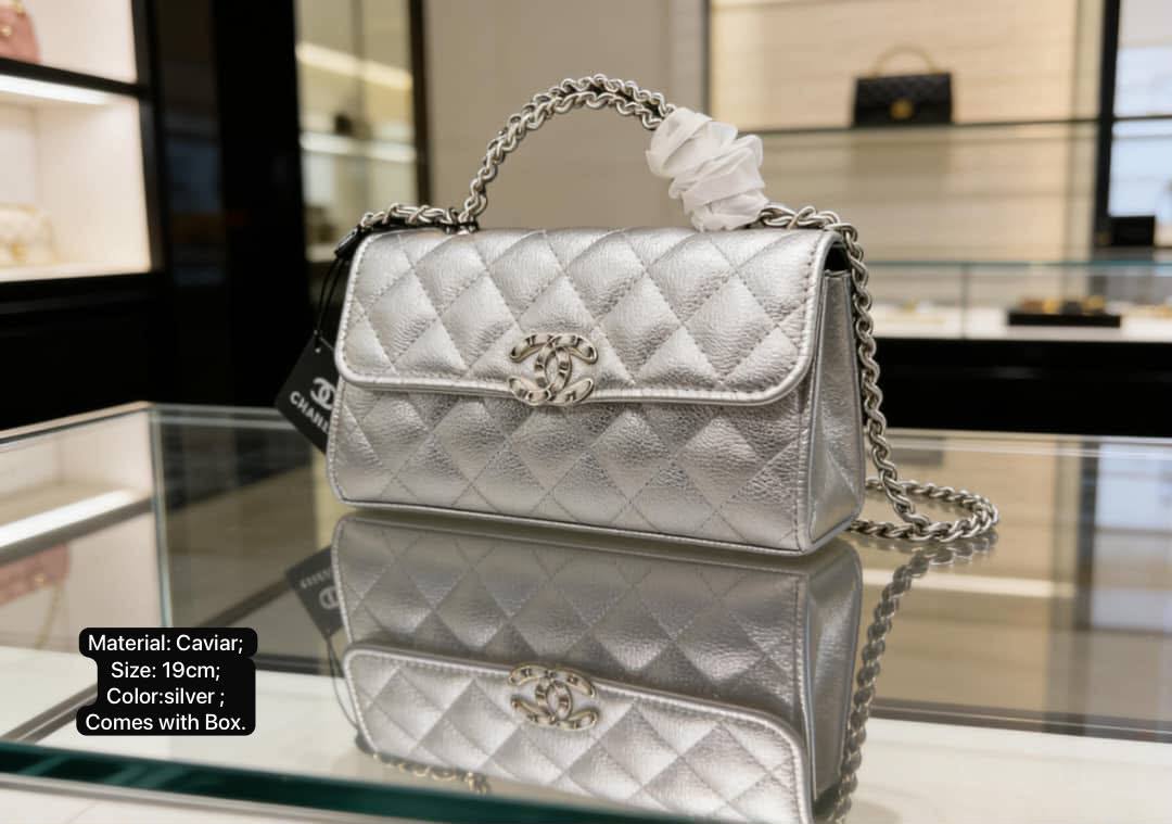 Chanel 
115 dhs✅
With box
Size:19*11*5.5

Zain07
♥️♥️♥️