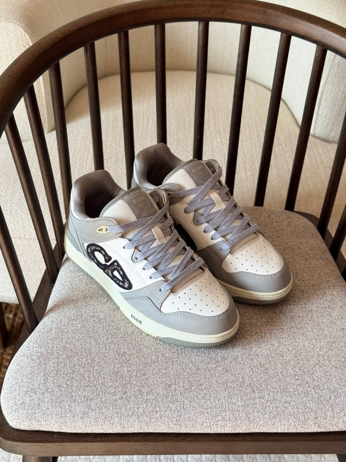 B57 Dribble Low-Top Sneaker

AAA quality

size:40 to 46
500 dhs🇦🇪🇦🇪

Zain185
♥️♥️♥️