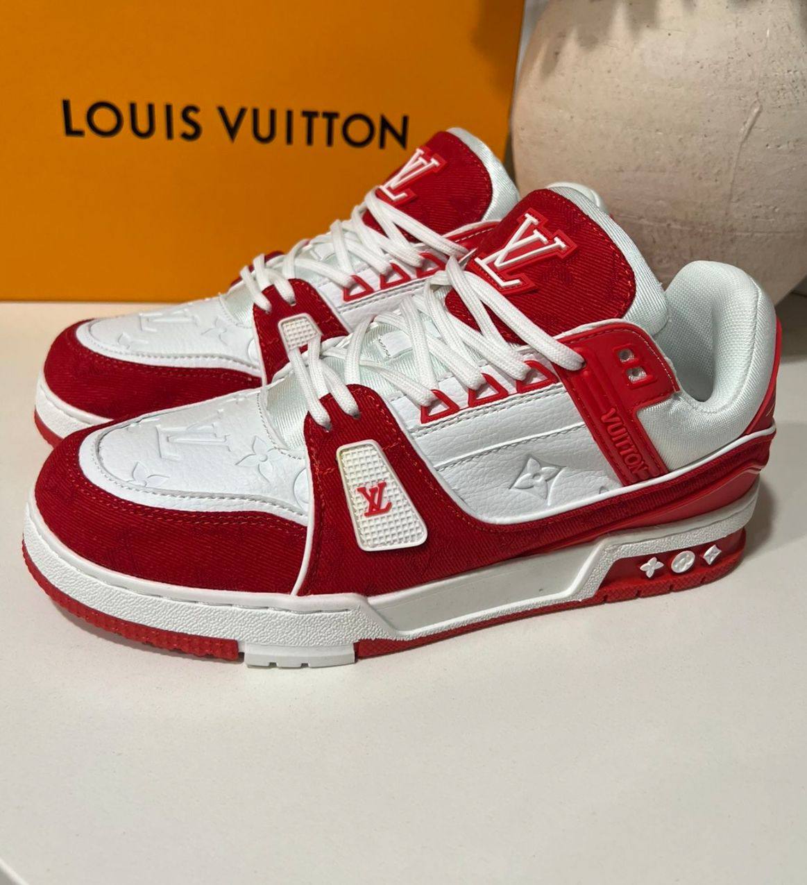 LV 
Size 39 TO 45 
170 dhs✅

Zain183
♥️♥️♥️