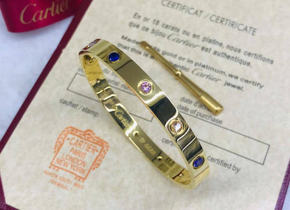 Cartier Love 💥*
Bangle ✨
Size available 16,18,19
Master quality 💯
With normal boxes 📦 
45 dhs💓
With master box 🗃️ 
85 dhs💓

Zain216
♥️♥️♥️