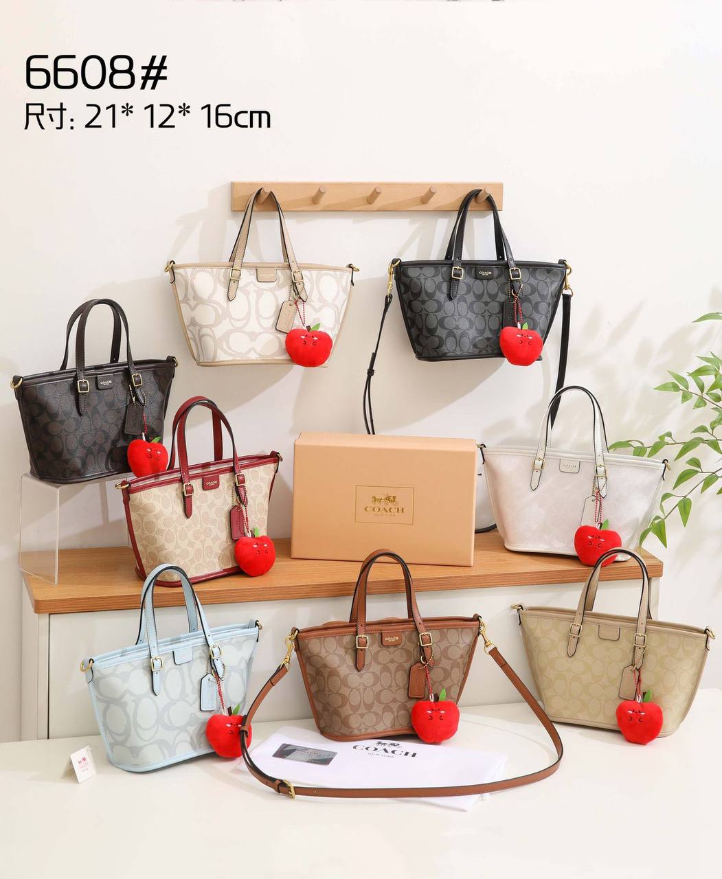 Coach  
90 dhs💓
SIZE: 21*12*16 CM👌👌

Zain74
♥️♥️♥️