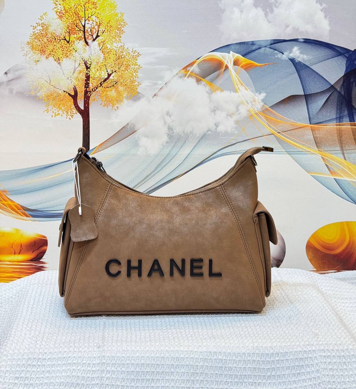 Chanel 
Best quality 
95 dhs✅
size 30 cm

Zain290
♥️♥️♥️