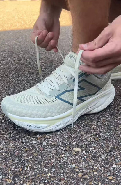 New balance fresh foam 1080V14 , Size 40 to 45 , 
250 dhs🪙🌨️

Zain196
♥️♥️♥️