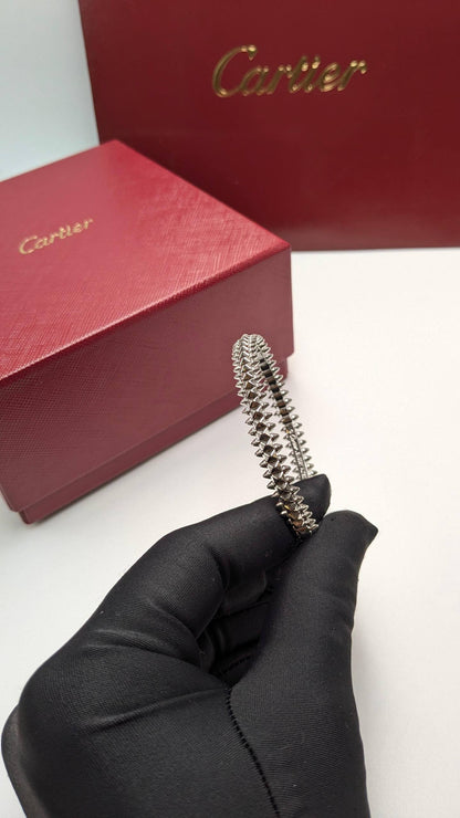 Cartier Bangle
120 dhs💓

Normal Box
🎁🎁🎁

Zain210
♥️♥️♥️