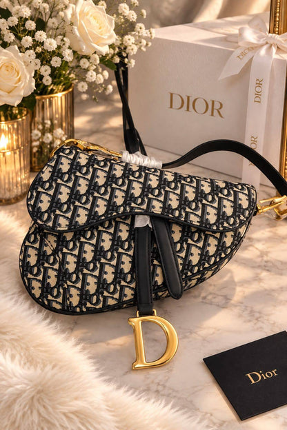 Dior Sadle Bag
25Cm 

With Box
300 dhs🇦🇪🇦🇪

Zain131
♥️♥️♥️