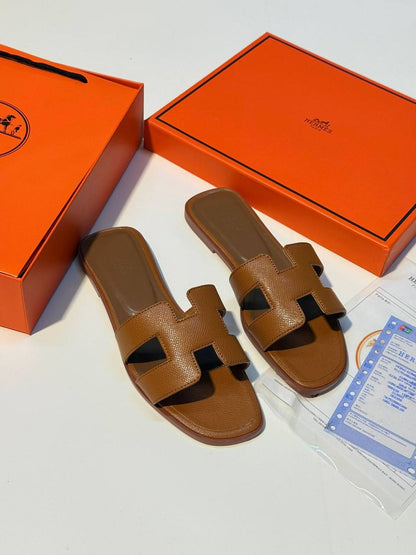 HERMES SLIPPER
GOOD QUALITY
90 dhs✅
Size 36 TO 41

Zain40
♥️♥️♥️