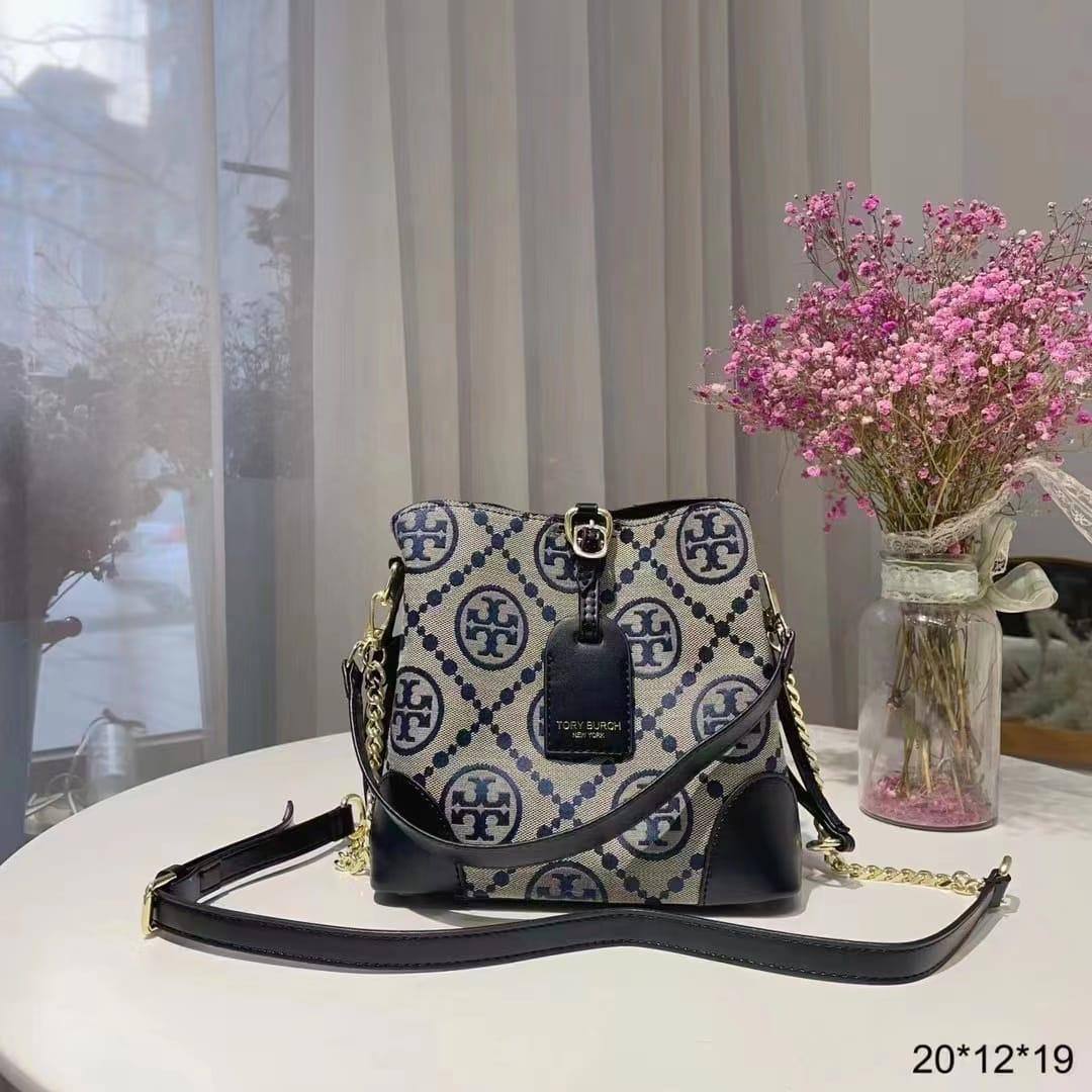 Bags
95 dhs✅
With box 🎁
high quality

Zain26
♥️♥️♥️