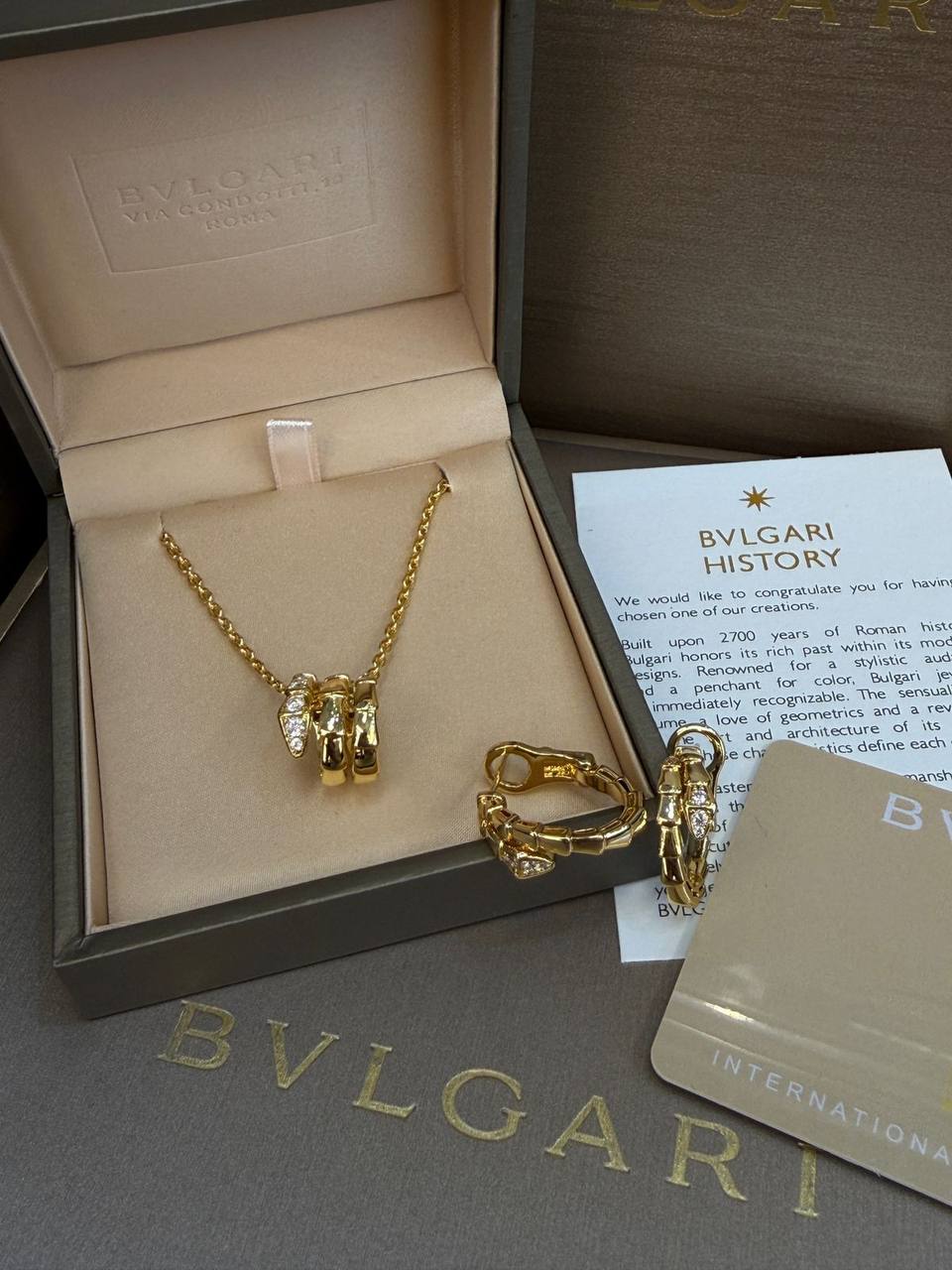 Bvlgari Serpenti Set

170 dhs🪙🌨️ with Normal box
230 dhs🪙🌨️ with Original box(1)

Zain209
♥️♥️♥️