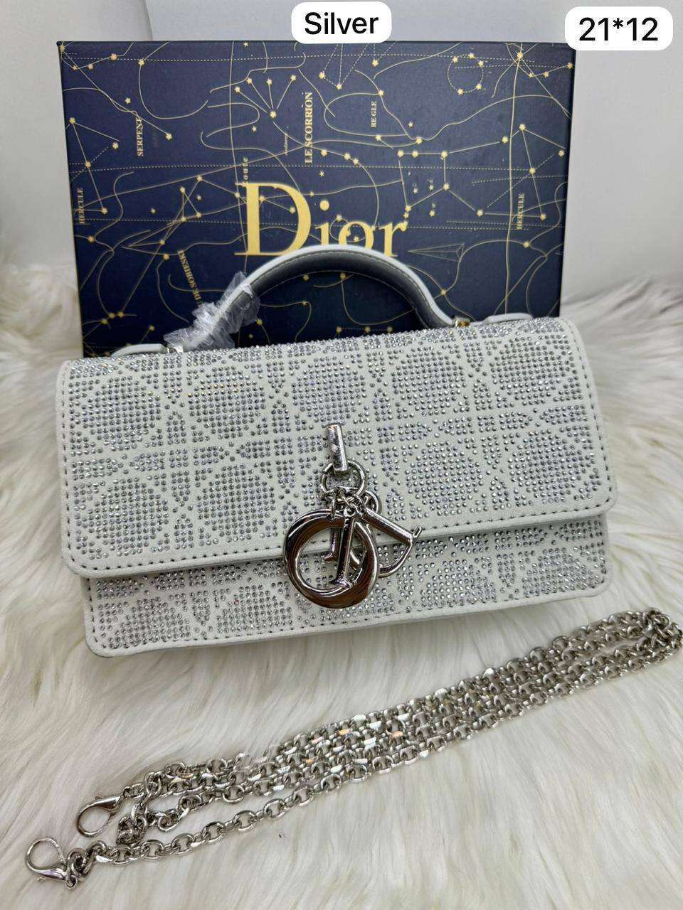💎 Lady  Dior
1️⃣ First Quality +🎁
Size: 26 ~ 21 cm
95 dhs🇦🇪🇦🇪
with Box🎁

Zain115
♥️♥️♥️