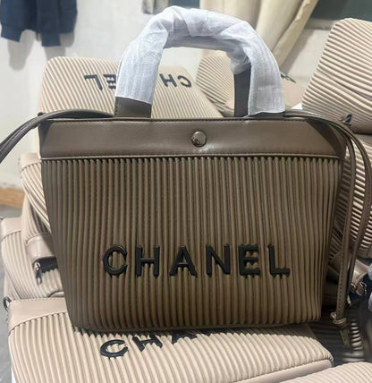 Chanel  

100 dhs🌺

Good quality 

Zain253
♥️♥️♥️