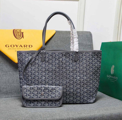 Goyard
Small     75 dhs✅
Medium 80 dhs✅
Large      85 dhs✅

Zain42
♥️♥️♥️