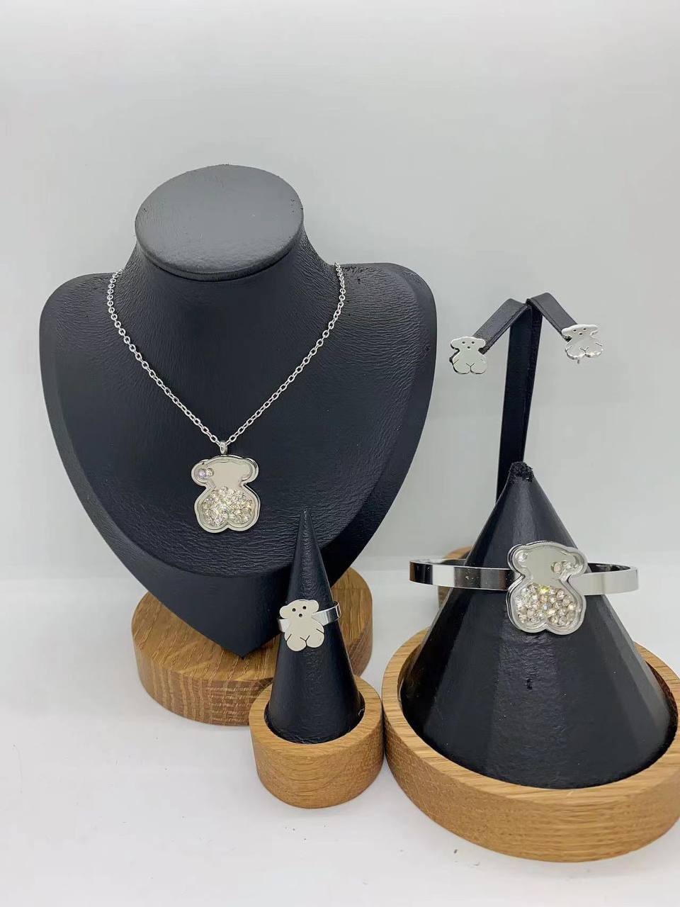 one Set Accessories
50 dhs🇦🇪

Zain45
♥️♥️♥️