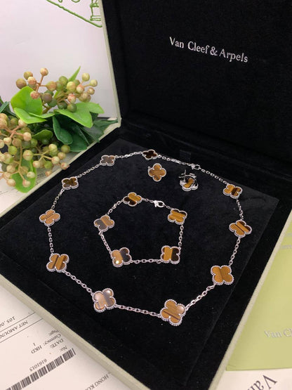 VCA SET
MASTER✨💫
10 FLOWER NECKLACE
5 FLOWER BRACELET
1 FLOWER EARRINGS
WITH BOX AND PAPER BAG🛍️🎁
 230 DHS🇦🇪🇦🇪✨💫
ALL COLORS AVAILABLE

Zain89
♥️♥️♥️