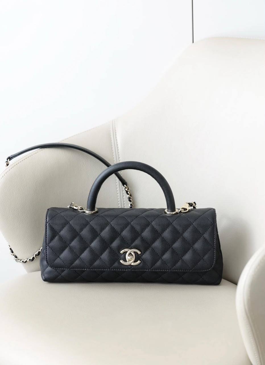 Chanel

200 dhs
 with box

Zain38
♥️♥️♥️