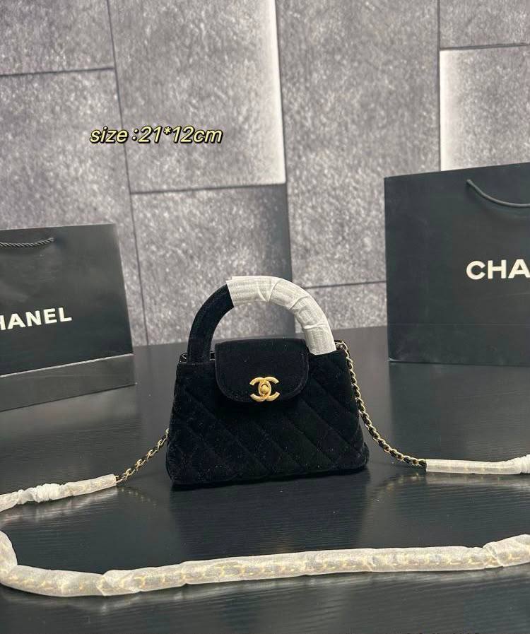 Chanel
100 dhs🇦🇪🇦🇪
with box
size 19×6×11cm

Zain42
♥️♥️♥️