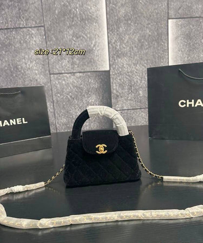 Chanel
100 dhs🇦🇪🇦🇪
with box
size 19×6×11cm

Zain42
♥️♥️♥️