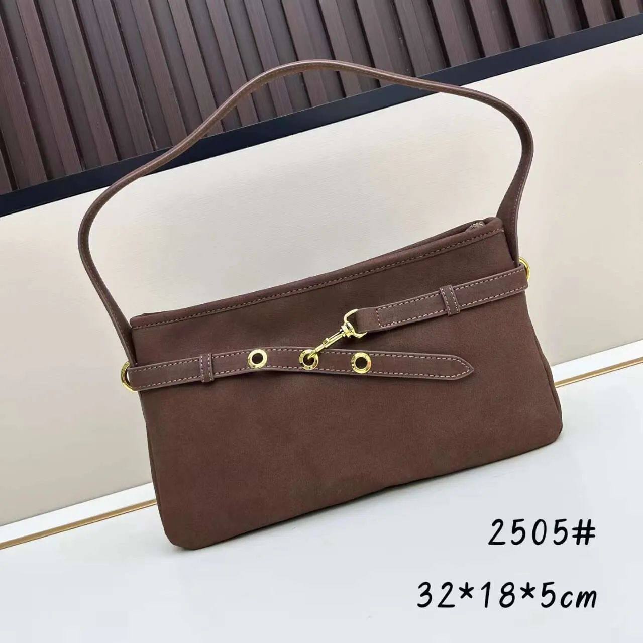 Miu Miu
95 dhs🪙🌨️

Zain136
♥️♥️♥️