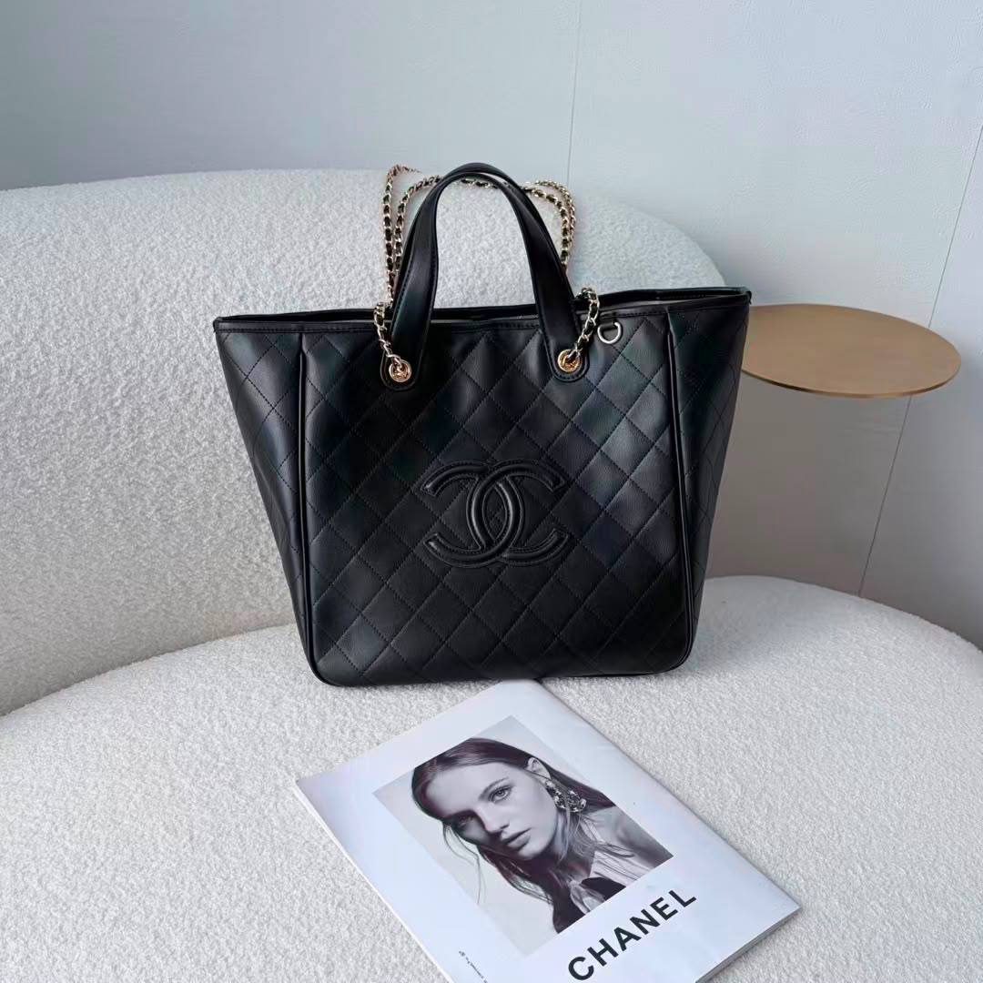 Chanel 
Master❣️❣️
#30cm =340 dhs🇦🇪🇦🇪
#21cm=320 dhs🇦🇪🇦🇪

Zain228
♥️♥️♥️