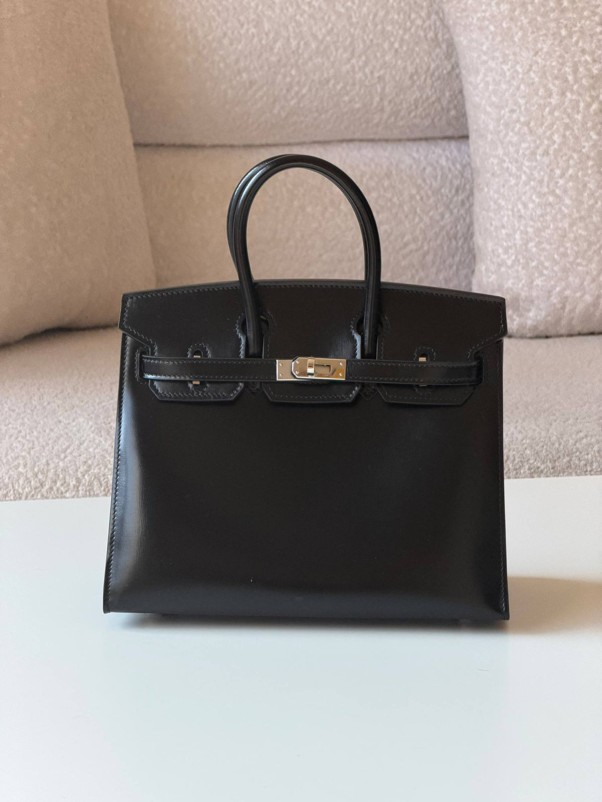Hërmeš Birkin 

25cm💕

master quality😍
with box❤️
590 dhs🇦🇪🇦🇪

Zain52
♥️♥️♥️