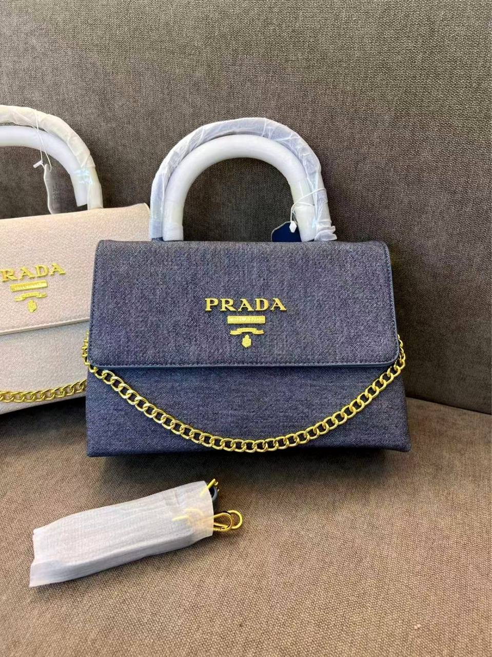 Goyard - Prada - Chanel
105 dhs🇦🇪🇦🇪 
high quality 27cm

Zain26
♥️♥️♥️