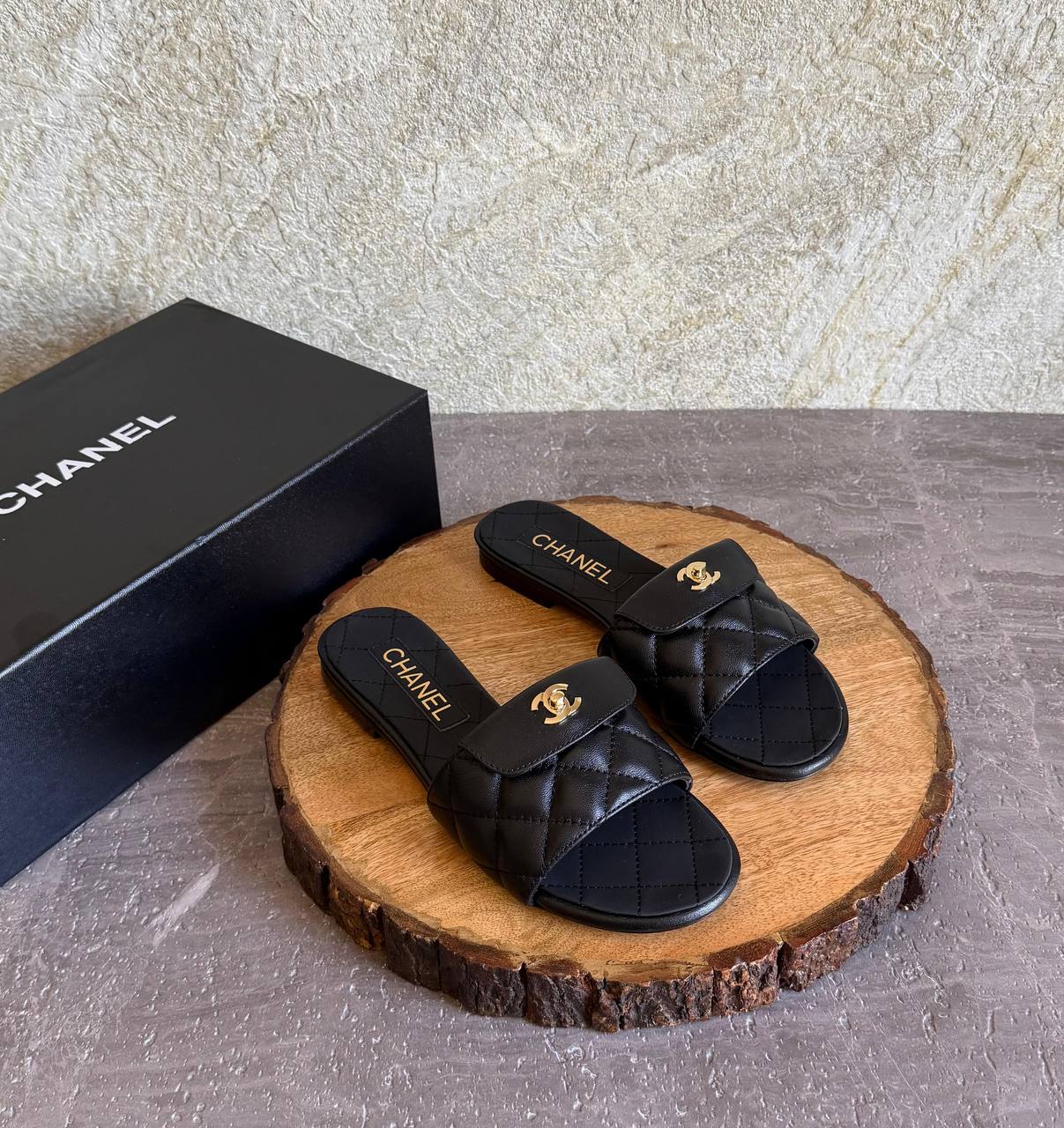 CHANEL 💫😍
SuperMaster Quality 💯
450 dhs✅
Size: 36-41 💥

Zain171
♥️♥️♥️