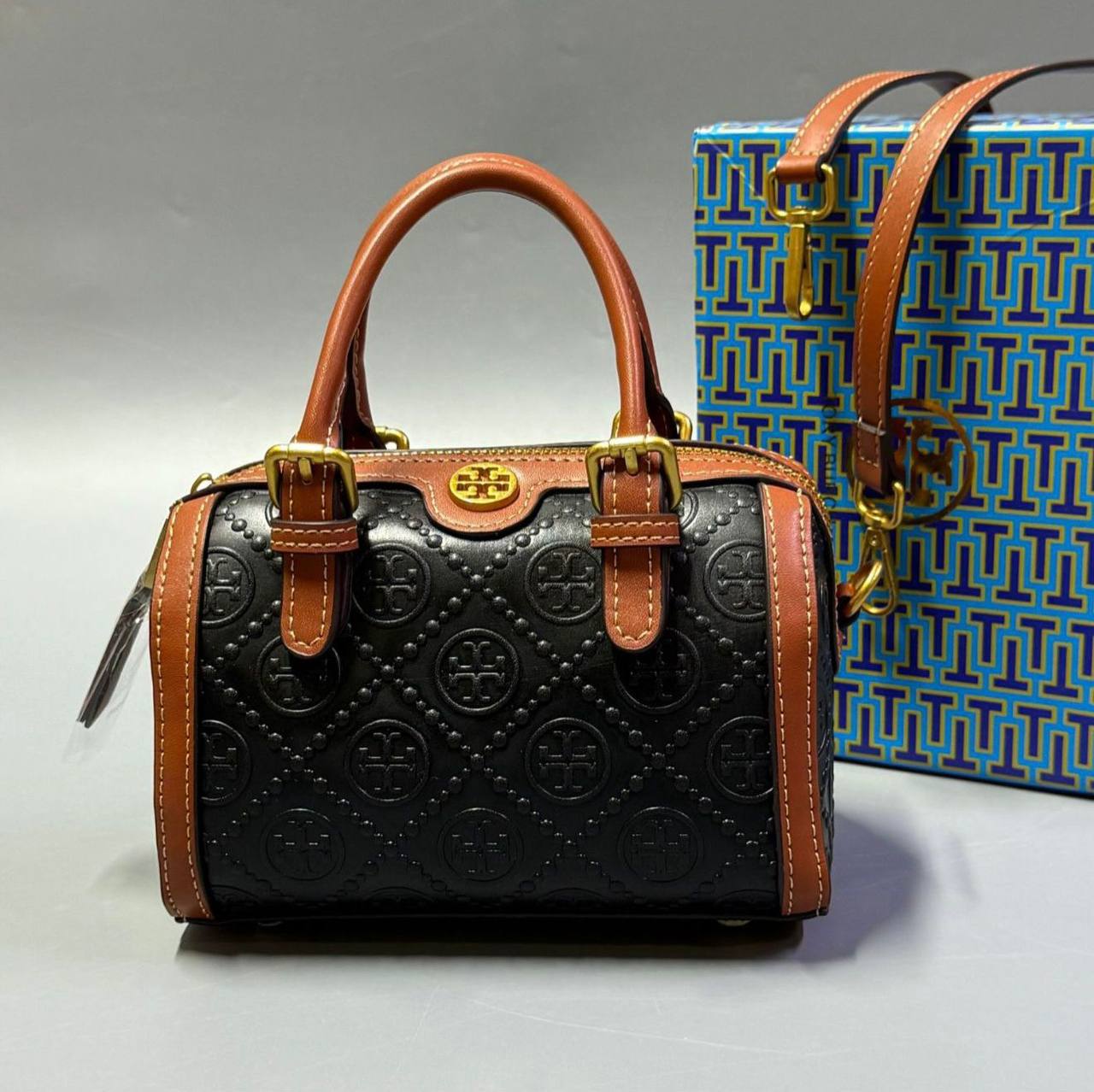 TORY BURCH 

NEW CAME 

WITH BOX  
🎁🎁🎁

90 dhs🪙💕
SIZE: 18cm

Zain39
♥️♥️♥️