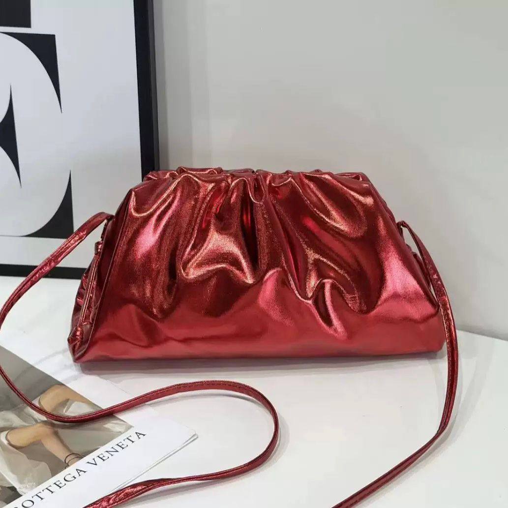BOTTEGA 
NEW CAME BIG SIZE 
GOOD QUALITY
115 dhs🪙🌨️

Zain39
♥️♥️♥️