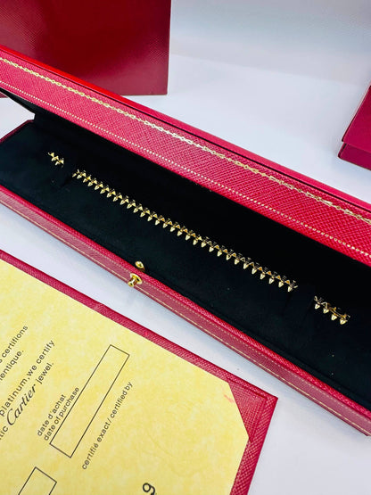 CARTIER SET
Necklace 💥
Earring 🔥
Bracelet 🐦‍🔥
With stone 🦋
With normal boxes 🗃️ 
315 dhs✅

With master box 📦 
360 dhs✅

Zain216
♥️♥️♥️