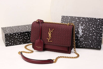 YSL 
GOOD QUALITY 
WITH BOX 
🎁🎁🎁

110 dhs✅

Zain295
♥️♥️♥️