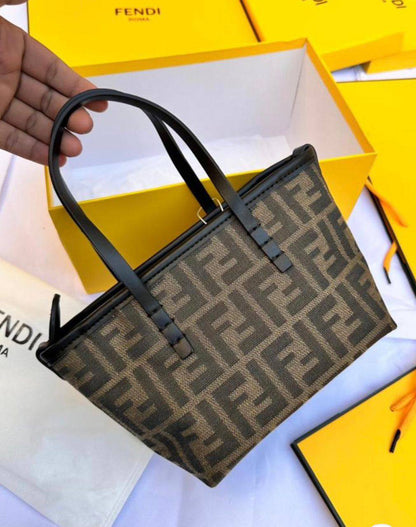Fendi
100 dhs✅
size：22cm
good-quality 

with box
🎁🎁🎁

Zain35
♥️♥️♥️