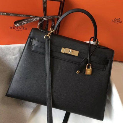 Hermes 

good quality, comes with box, 
🎁🎁🎁

size... 25 * 20 cm 

115 dhs🗽

Zain12
♥️♥️♥️