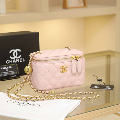 Chanel
❤️
100 dhs✅ 
Good  quality
Size：17cm

With  box
🎁🎁🎁

Zain74
♥️♥️♥️