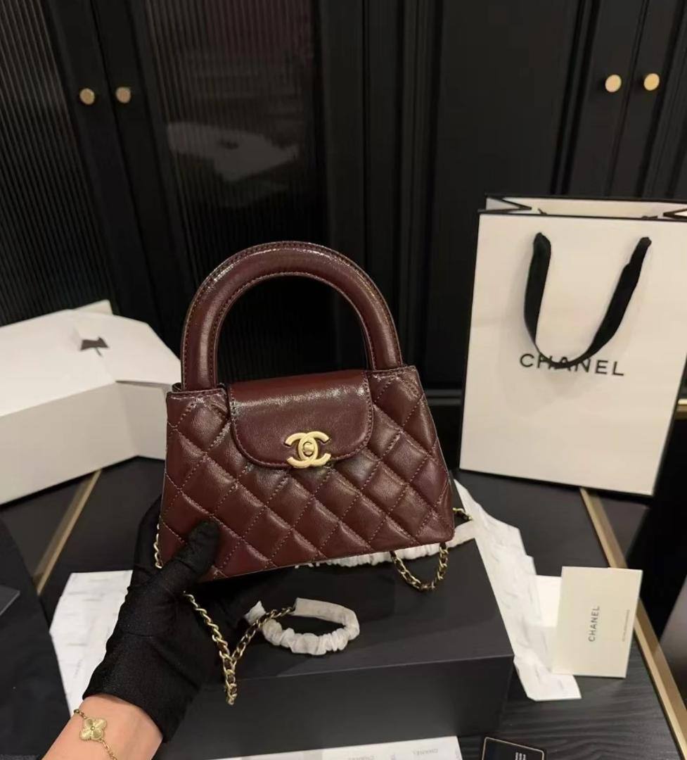 Chanel
100 dhs🇦🇪🇦🇪
with box20cm

Zain26
♥️♥️♥️